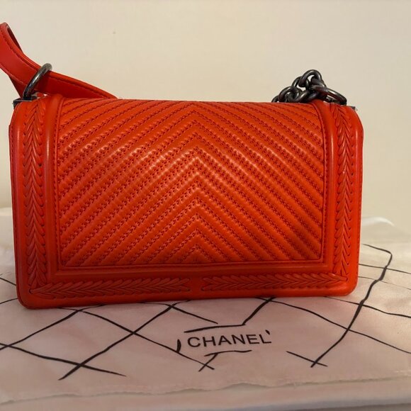 Authentic Chanel Boy Handbag in beautiful Orange Color - very unusual! - Picture 9 of 16